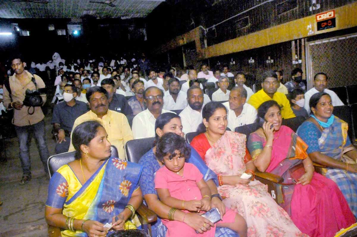 నల్లచట్టాల రద్దు కోసం ఉద్యమించాలి