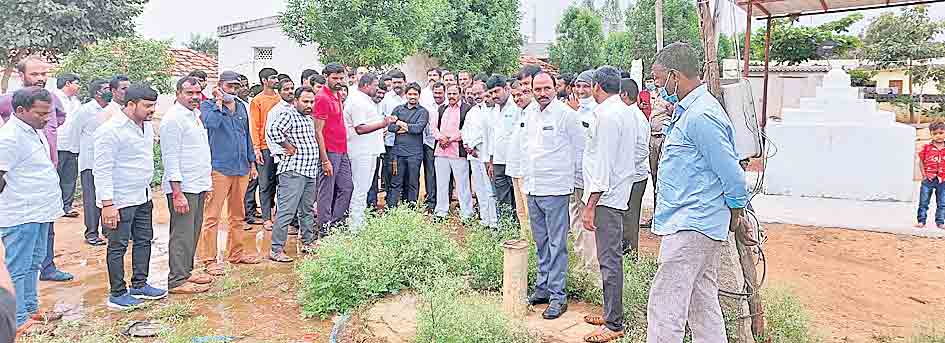 ఆదర్శ గ్రామాలుగా తీర్చిదిద్దుతాం