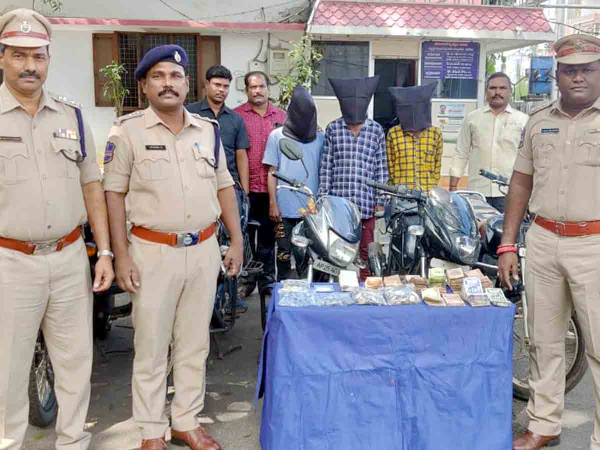 Jangaon : వరుస దొంగతనాలకు పాల్పడుతున్న ముగ్గురు నేరస్తుల అరెస్ట్‌