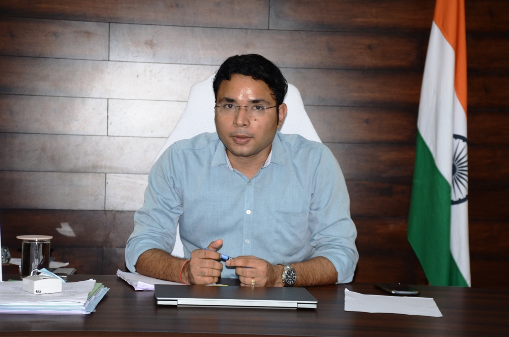 Bhupalapally : గిరివికాస్ పథకానికి రూ. 3 కోట్లకు పైగా నిధులు.. జిల్లా కలెక్టర్‌ భవేశ్‌ మిశ్రా