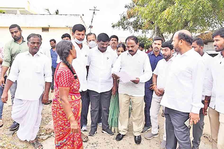 ఏండ్ల నాటి సమస్యలు పరిష్కారం