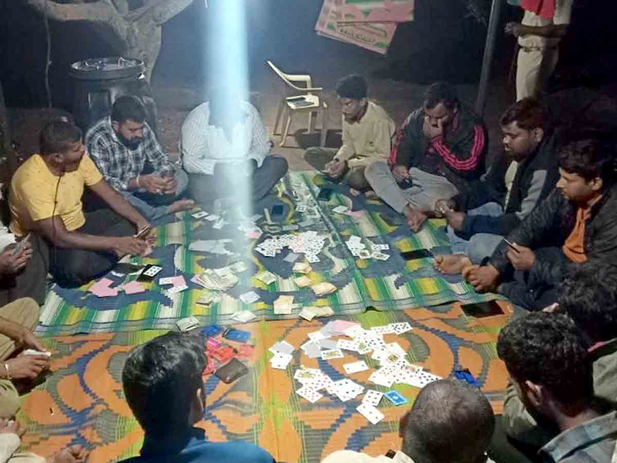 Vikarabad : 16మంది పేకాటరాయుళ్ల అరెస్టు