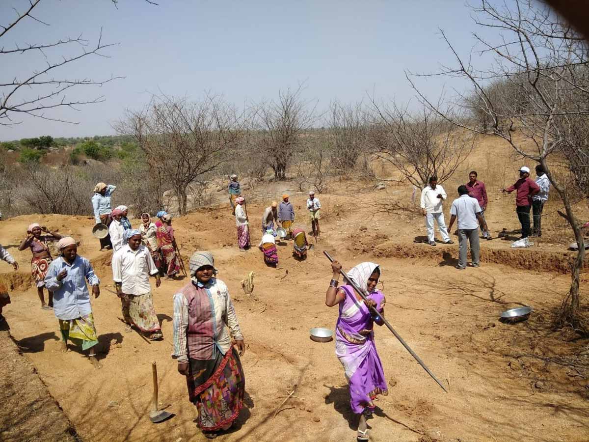 ఉపాధికి ఫొటో మస్ట్‌..