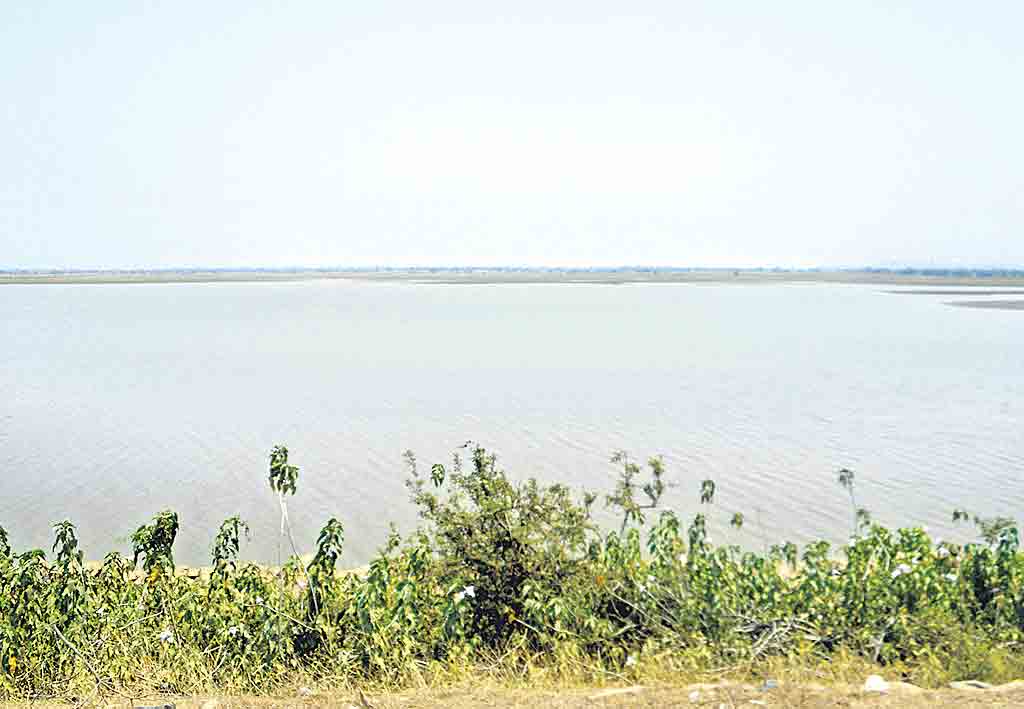 చెరువులకు.. కబ్జాకు.. చెక్