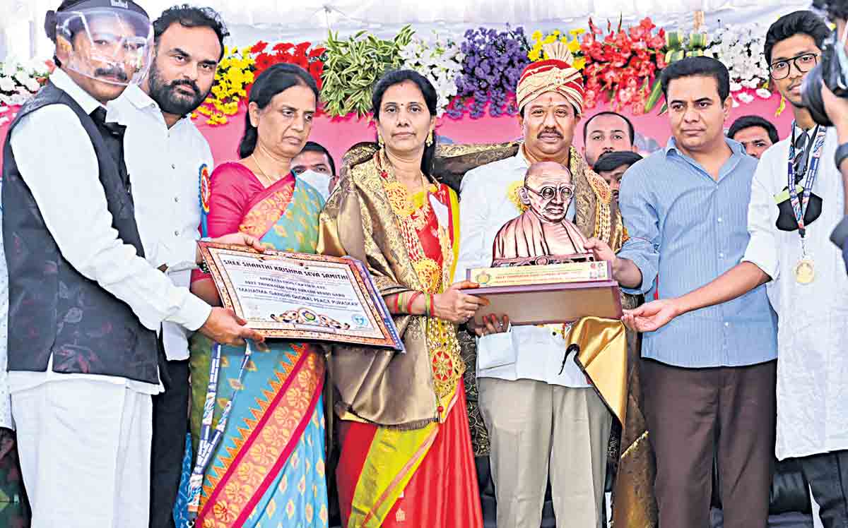 రైతు కోసం దేవుడితోనైనా కొట్లాడుతం