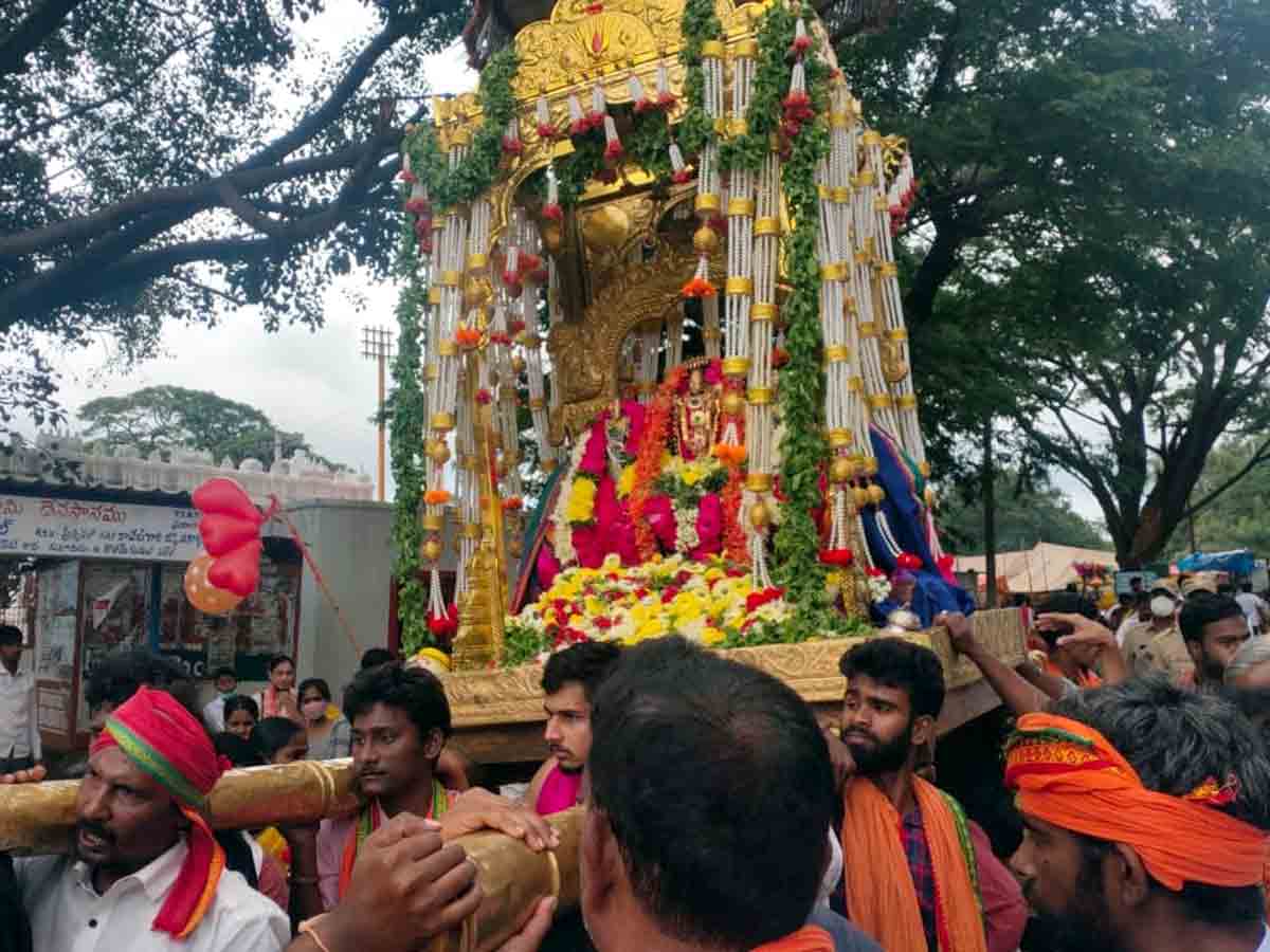 Vikarabad : ఆకట్టుకున్న ముత్యాల పల్లకి సేవ…