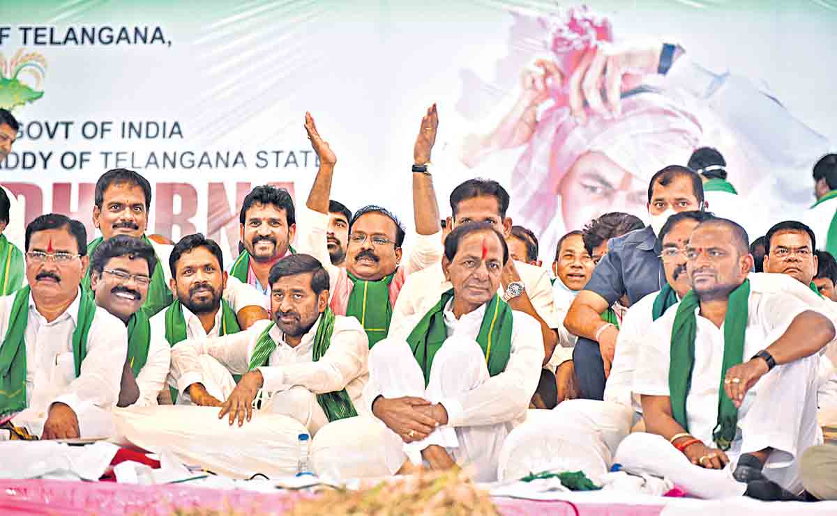 మహాధర్నాలో మనోళ్లు