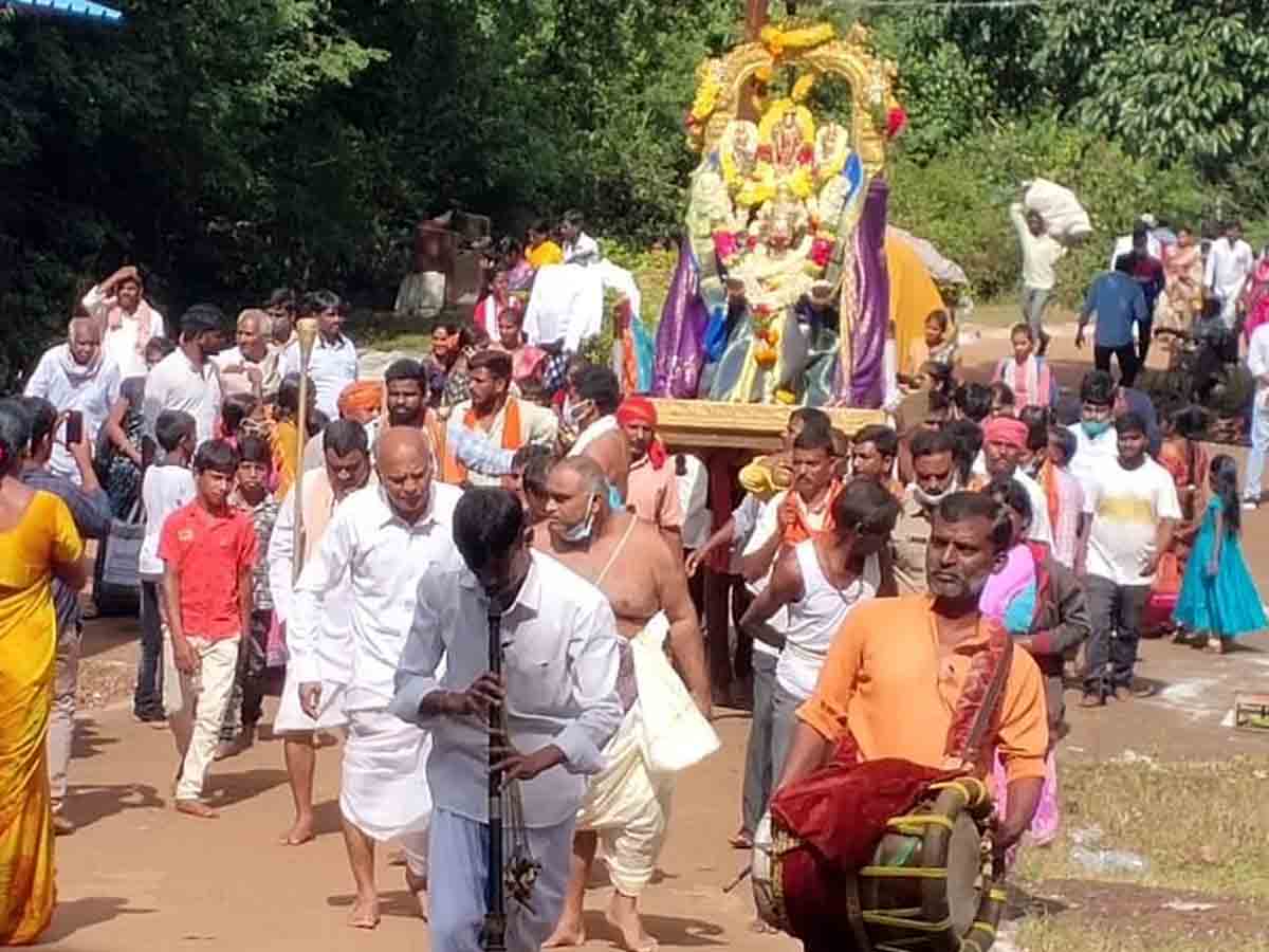 Vikarabad : గరుడవాహనంపై అనంతపద్మనాభస్వామి ఊరేగింపు..