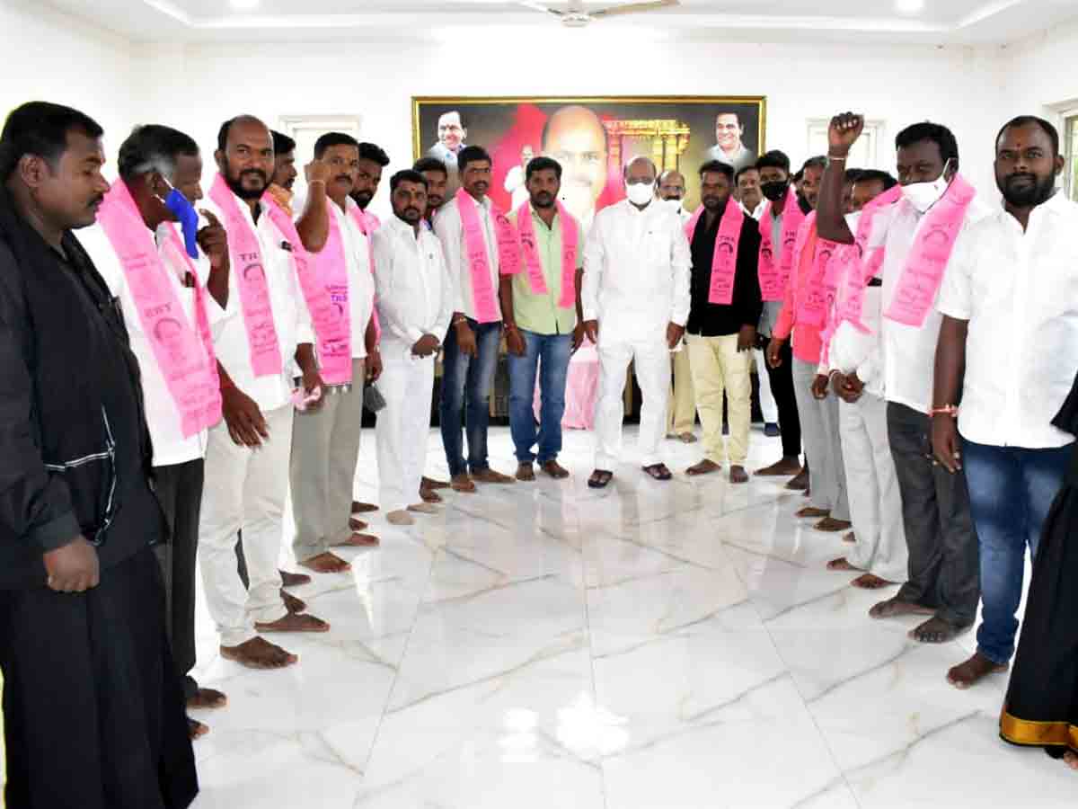 Rangareddy : ఎమ్మెల్యే సమక్షంలో టీఆర్‌ఎస్‌లోకి..