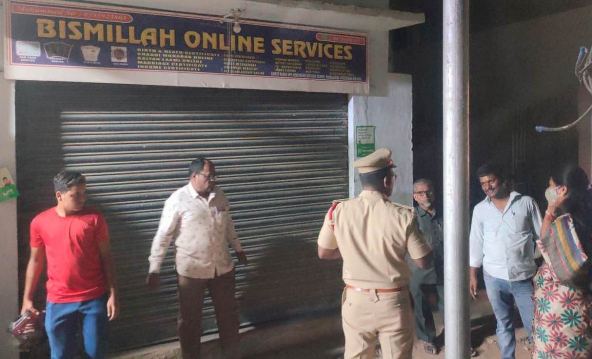 Meeseva center | ప్రభుత్వ పథకాలు ప‌క్క‌దారి ప‌ట్టిస్తే కేసులే :  తహసీల్దార్‌ ఫర్హీన్‌ షేక్‌