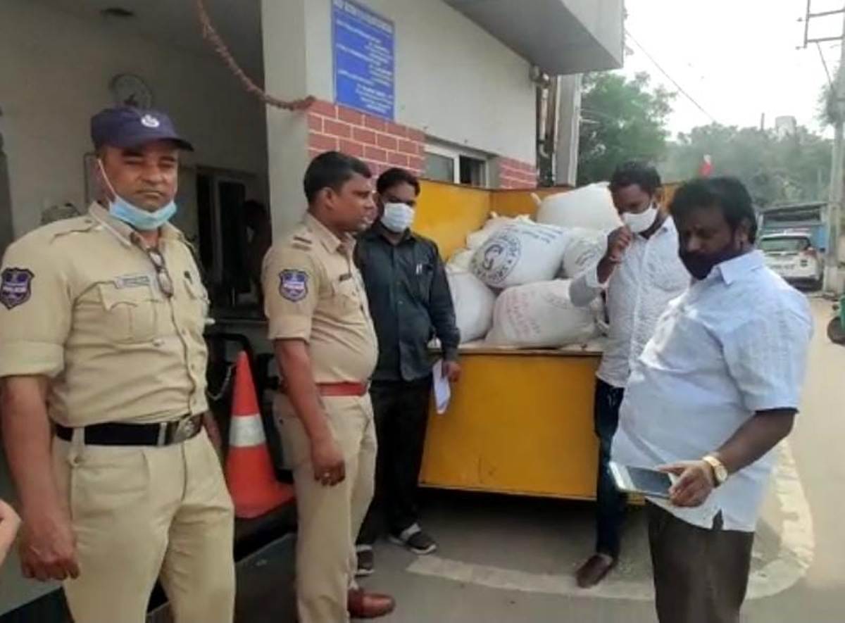 Ration rice | నల్లబజారుకు తరలుతున్న‌ రేషన్‌ బియ్యం ప‌ట్టివేత‌