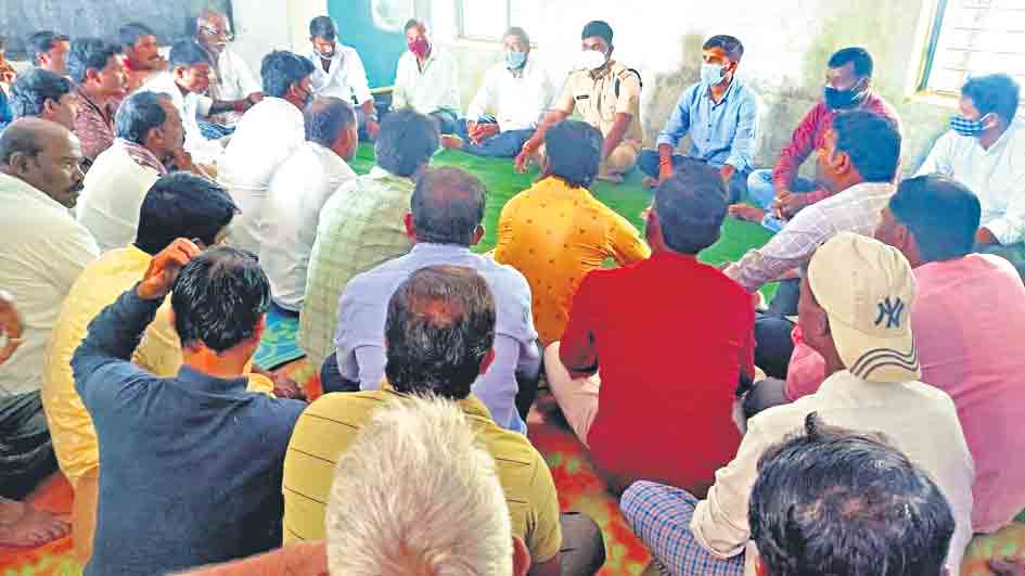 అడవిబిడ్డలకు హక్కుపత్రాలు