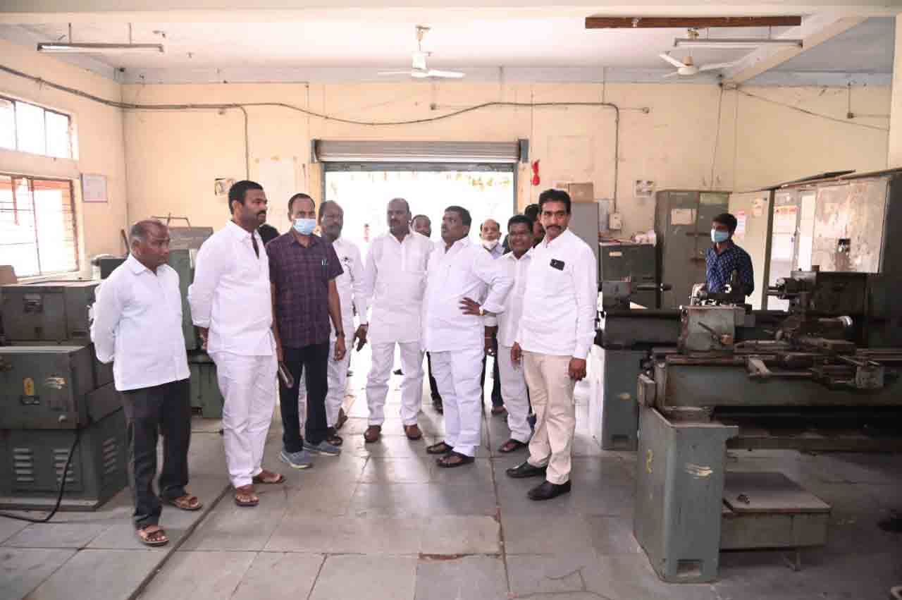 ఐటీఐలోని సమస్యలను పరిష్కరిస్తాం.. ఎమ్మెల్యే గూడెం మహిపాల్‌రెడ్డి