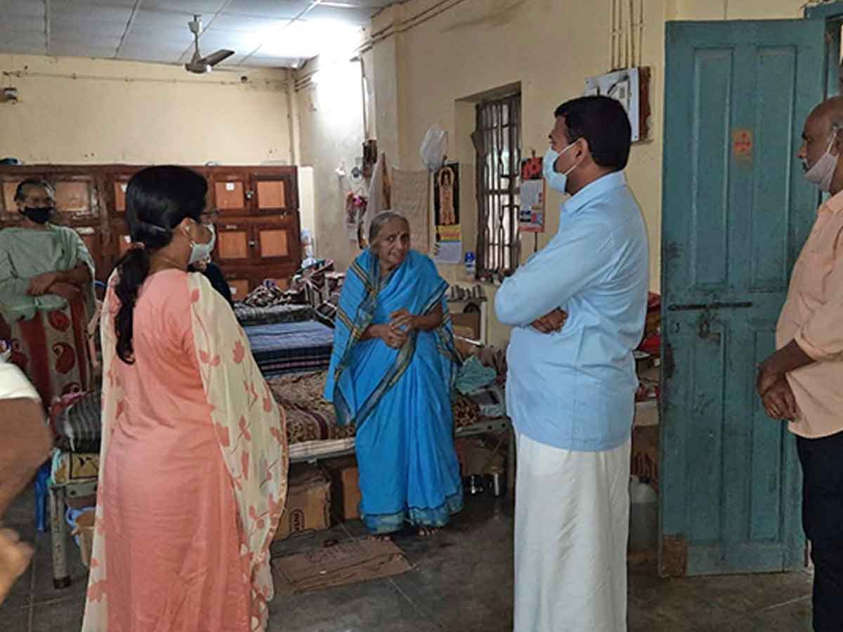 రోగులకు, వృద్ధులకు మెరుగైన సేవలు అందించాలి : టీటీడీ జేఈవో