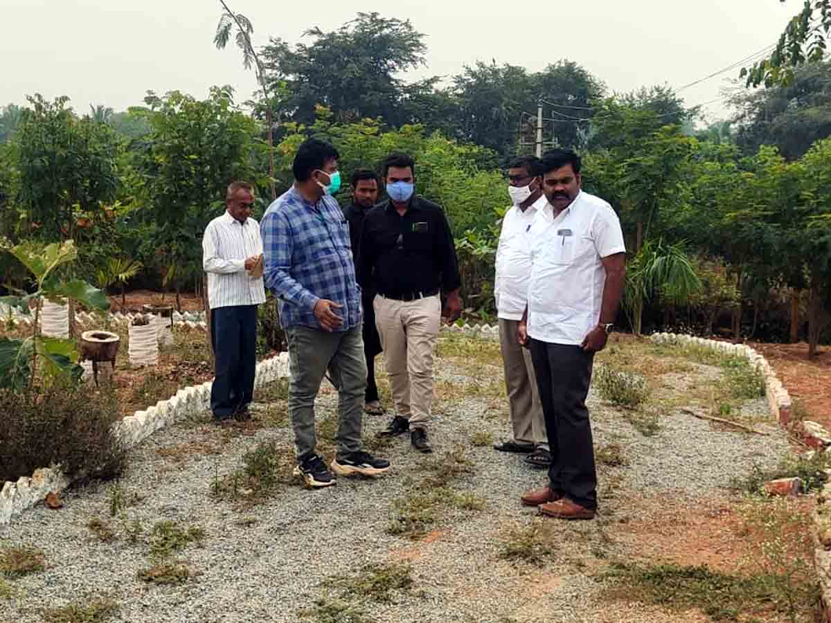 Vikarabad : బృహత్‌ ప్రకృతివనం పనులను వేగంగా పూర్తి చేయాలి.. డీఆర్‌డీవో కృష్ణన్‌
