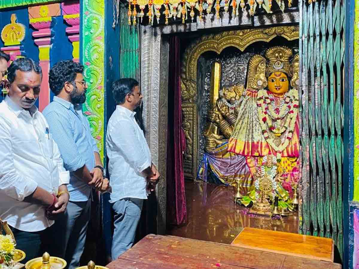 భద్రకాళి అమ్మవారిని దర్శించుకున్న గెల్లు శ్రీనివాస్ యాదవ్‌..