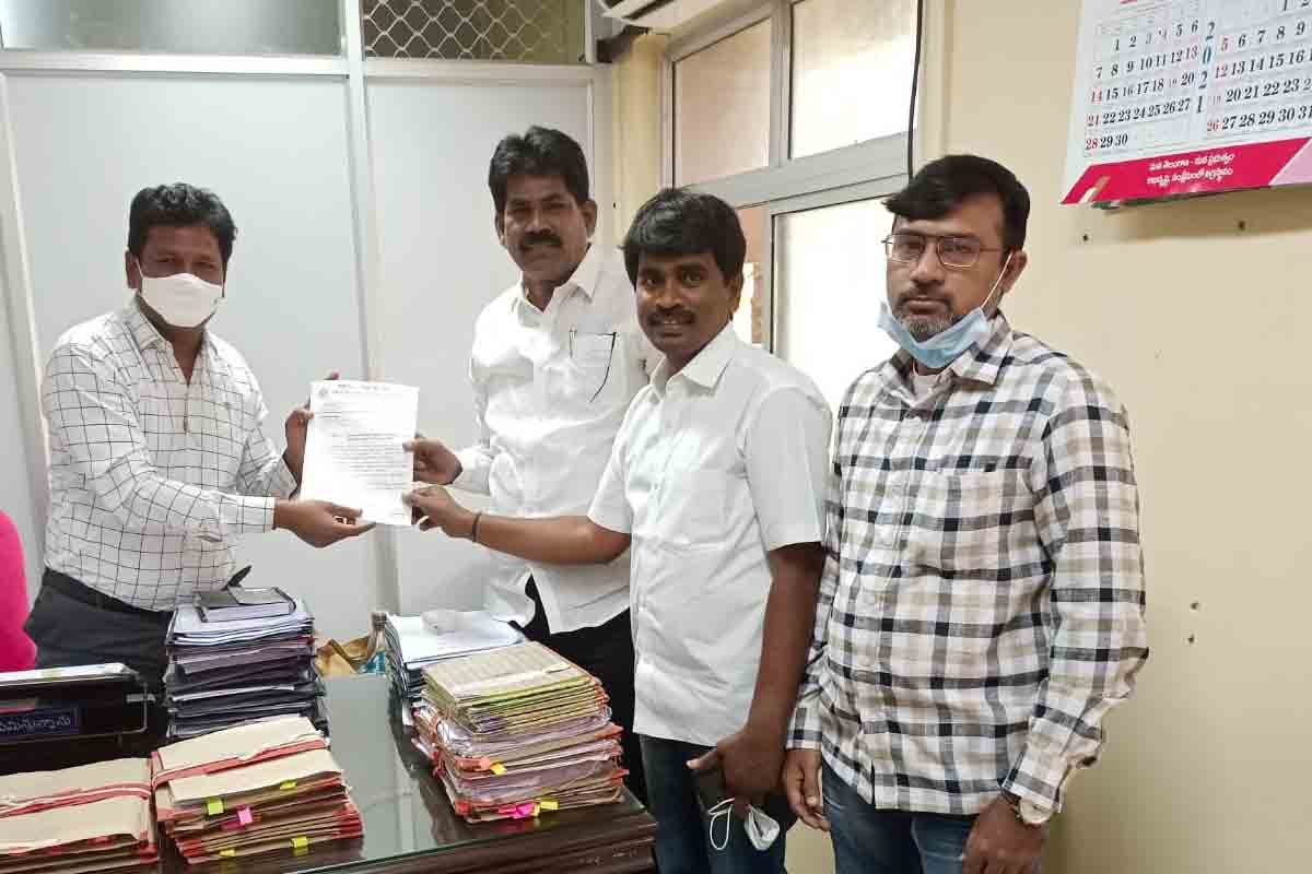 వేతనాలు పెంచాలని సర్వశిక్షా అభియాన్‌ పీడీకి వినతి..