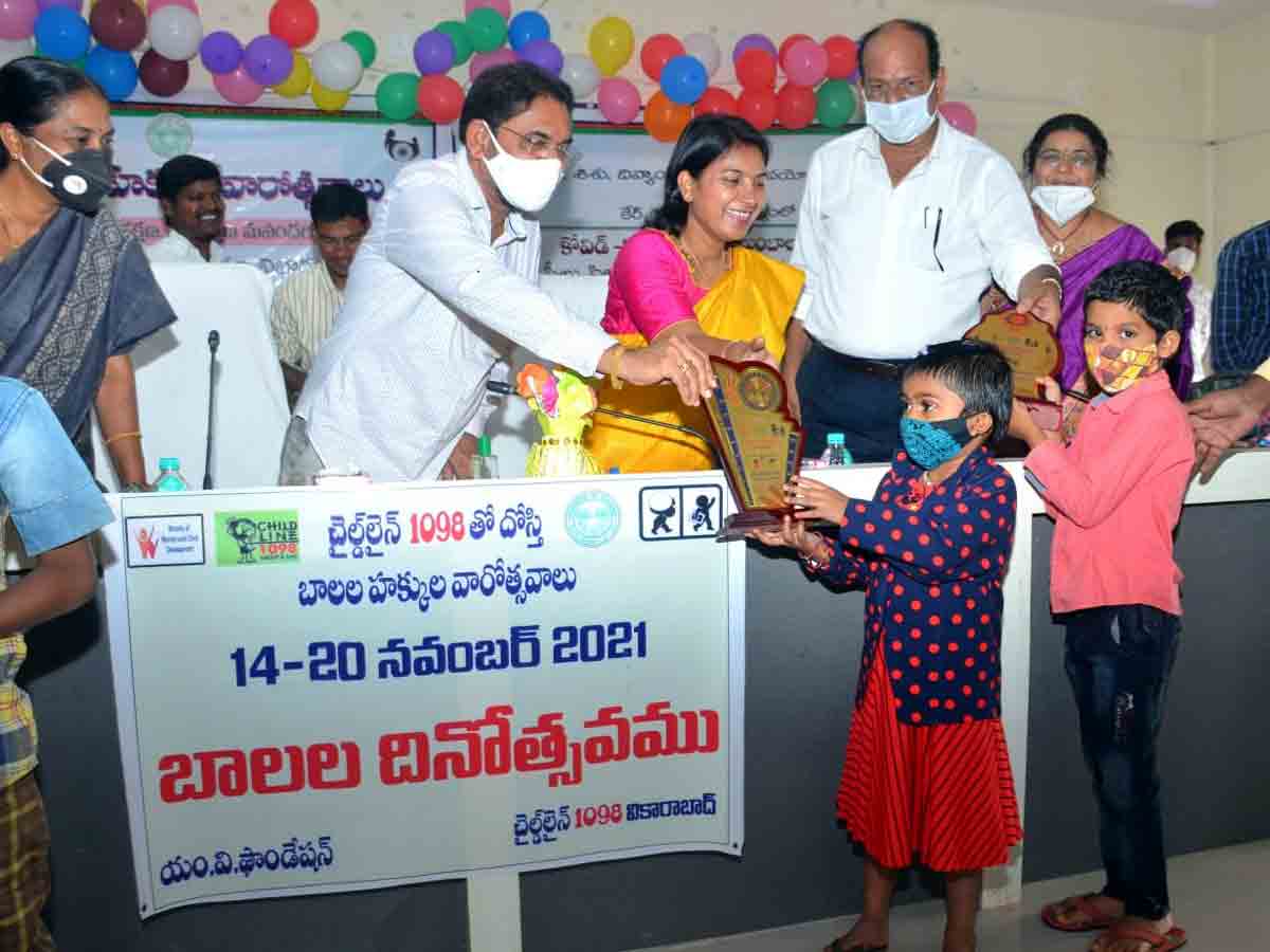 Vikarabad : బాల్య వివాహాల నిర్మూలణకు కృషి చేయాలి.. జిల్లా అదనపు కలెక్టర్‌ మోతిలాల్‌