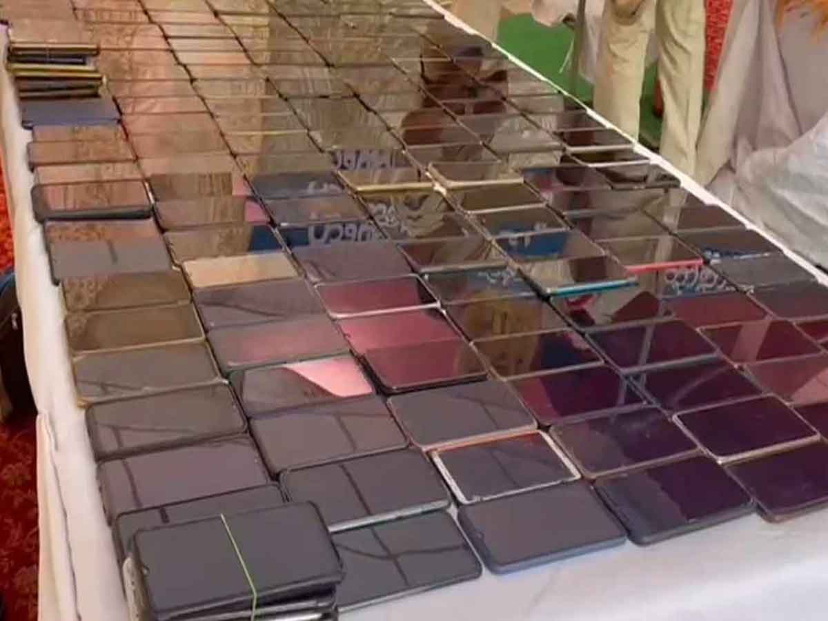 Mobile thiefs : అక్కడ మొబైల్స్‌ కొట్టేస్తున్నరు.. ఇక్కడ అమ్మేస్తున్నరు..