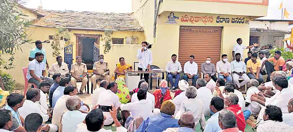 అర్హులైన రైతులకు..హక్కు పత్రాలు