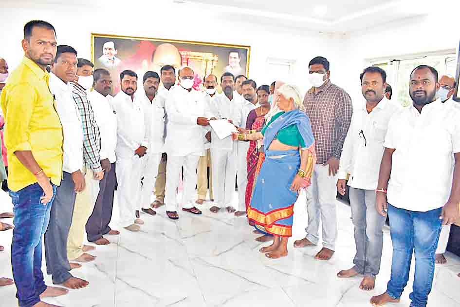 అన్నదాతల సంక్షేమానికి పెద్దపీట