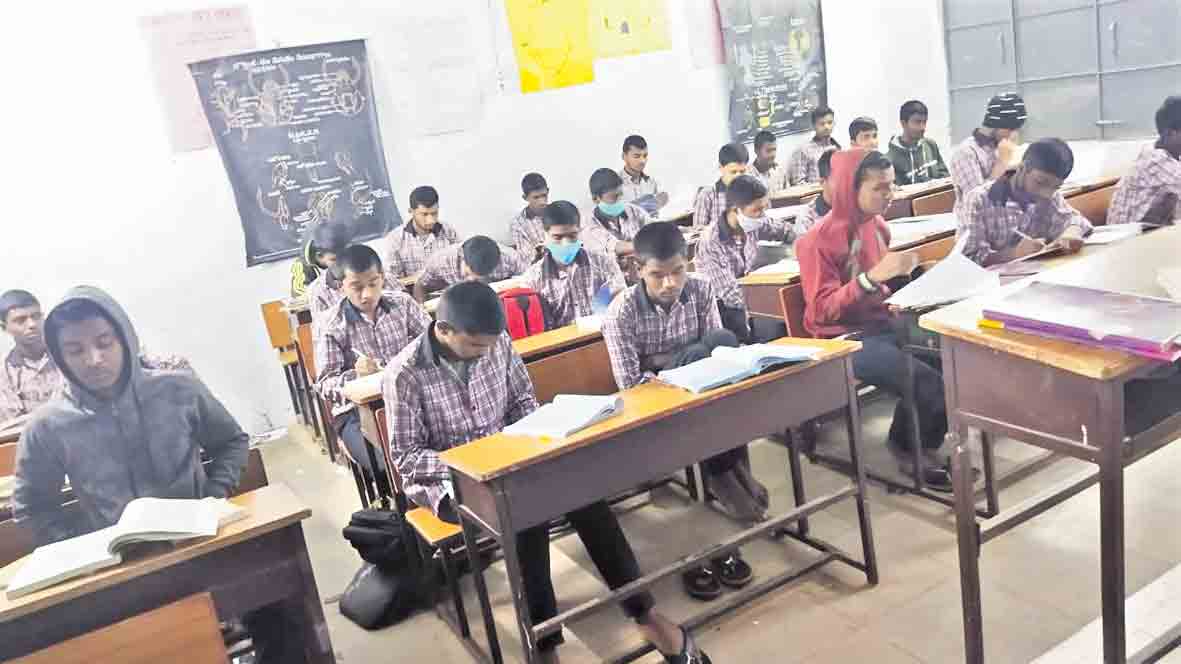 గురుకులంలో వికసించిన పేదింటి కుసుమాలు