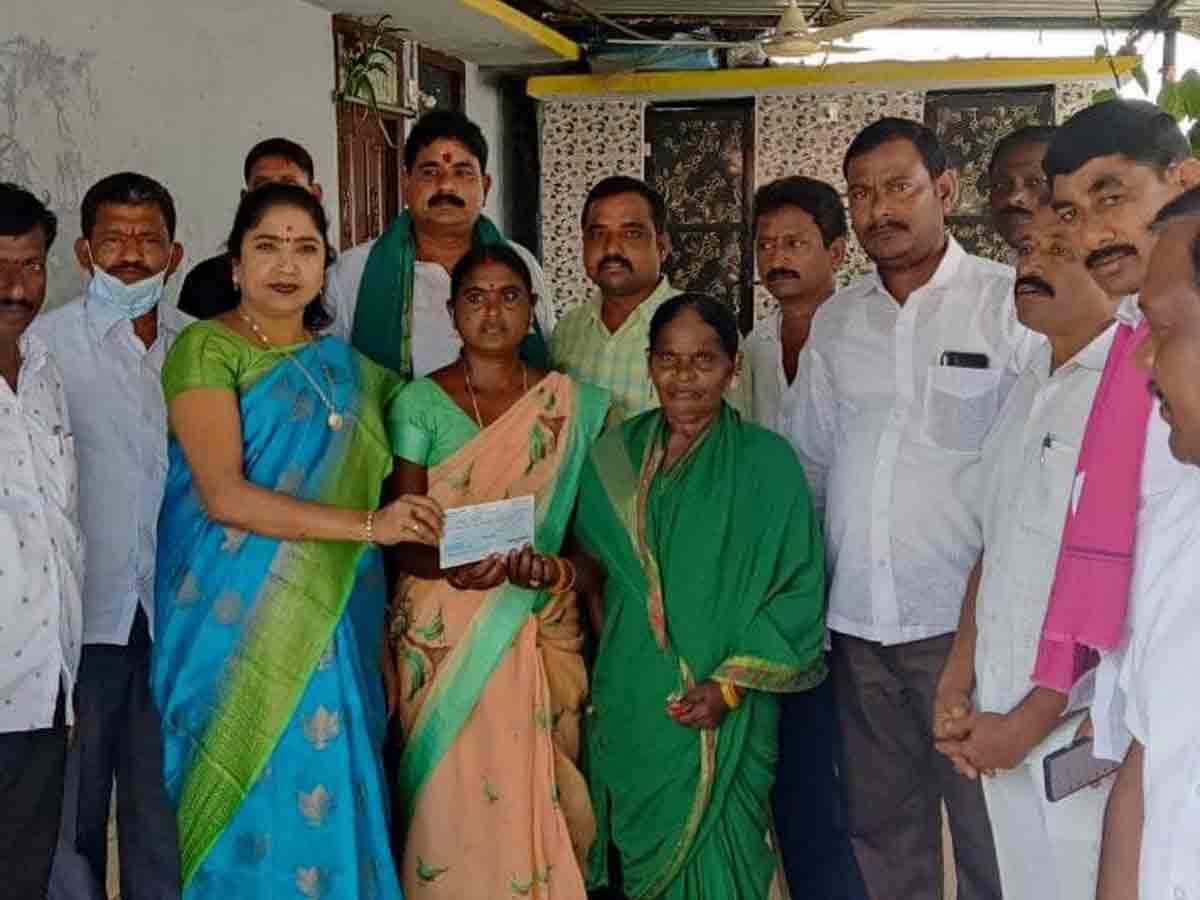 ఆడబిడ్డలకు అండగా ప్రభుత్వ పథకాలు .. ఎమ్మెల్యే అజ్మీరా రేఖానాయక్‌