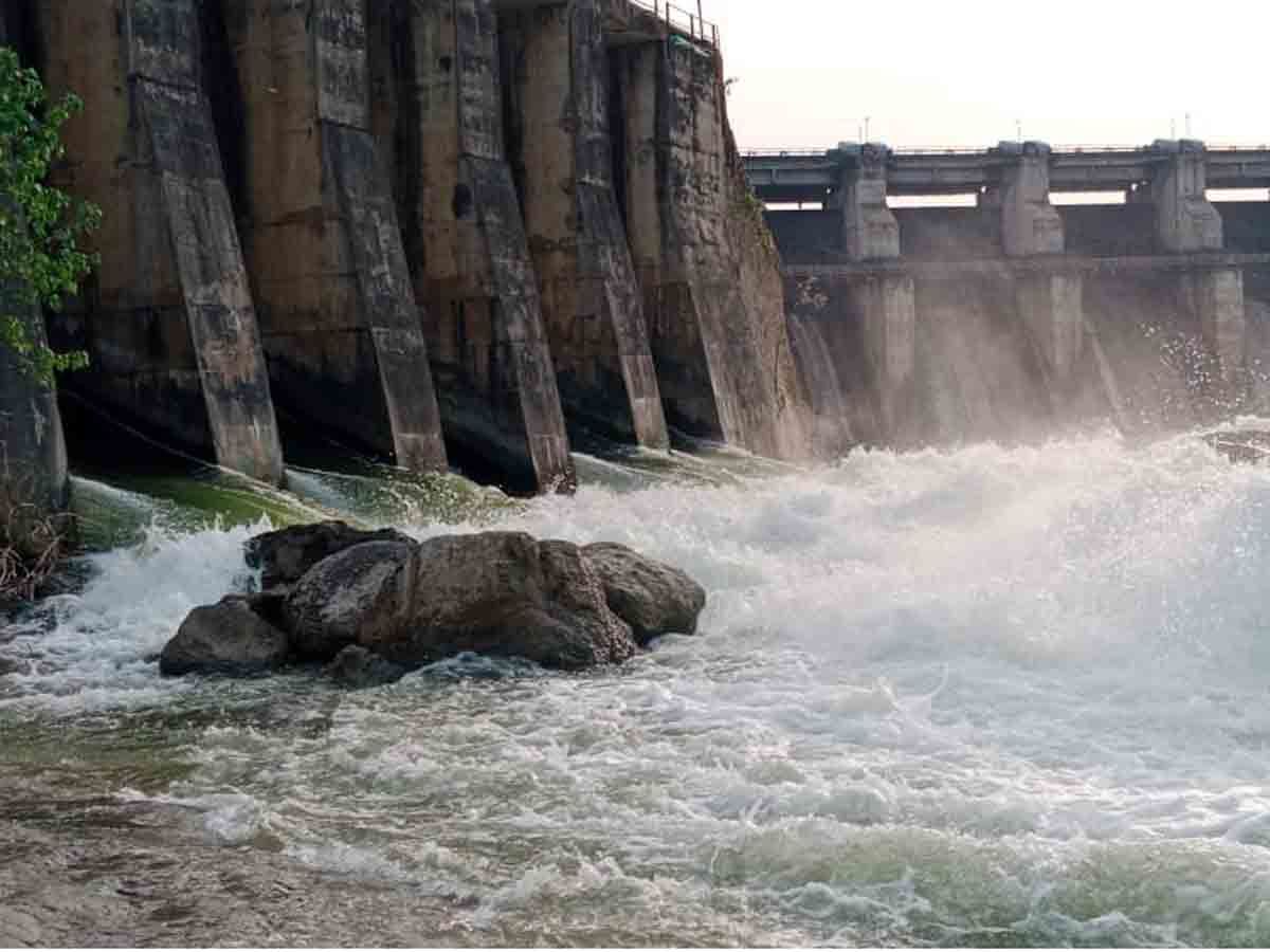 శ్రీరాంసాగర్‌ ప్రాజెక్ట్ ఎస్కేప్‌గేట్ల నుంచి గోదావరిలోకి నీటివిడుదల ..