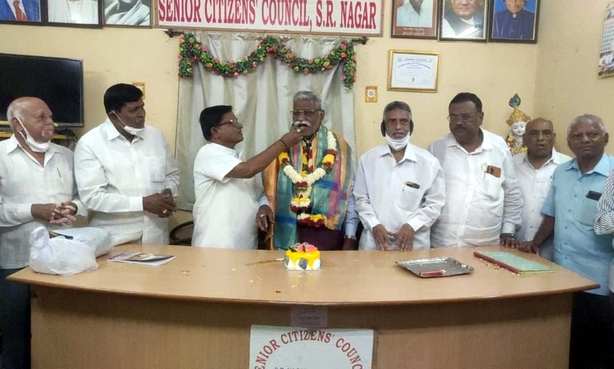 Senior citizens | ఉత్సాహంగా వయోధికుల జన్మదిన వేడుకలు