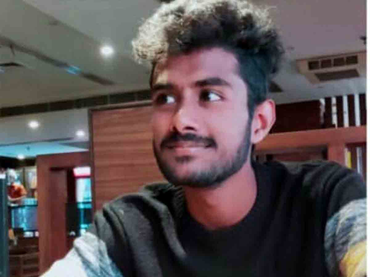 Crime : భూపాలపల్లి జిల్లా వాసి.. విశాఖలో యువతీపై పెట్రోల్‌ పోసి..