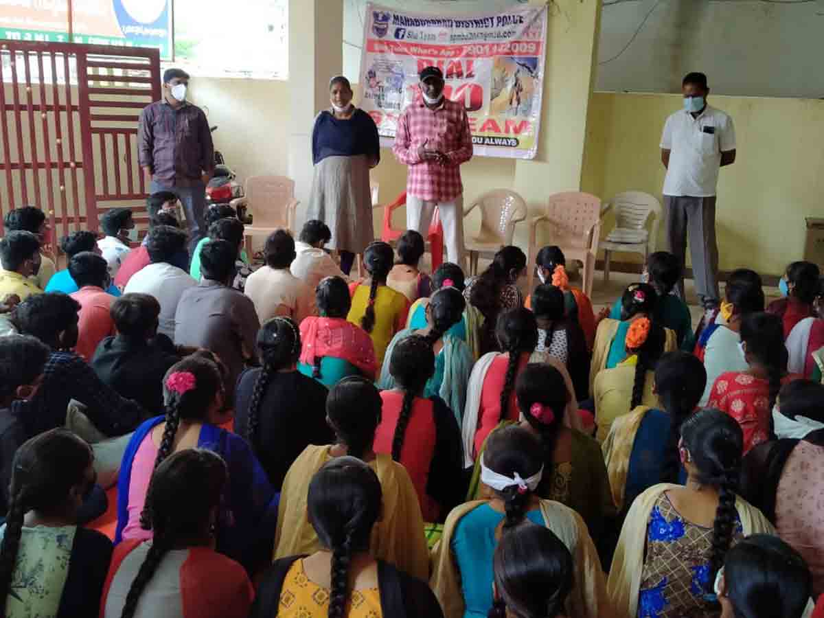 Bhupalpally : ఆకతాయిల అల్లర్లపై షీ టీం బృందాలకు సమాచారం అందించాలి.. ఎస్పీ నంద్యాల కోటిరెడ్డి