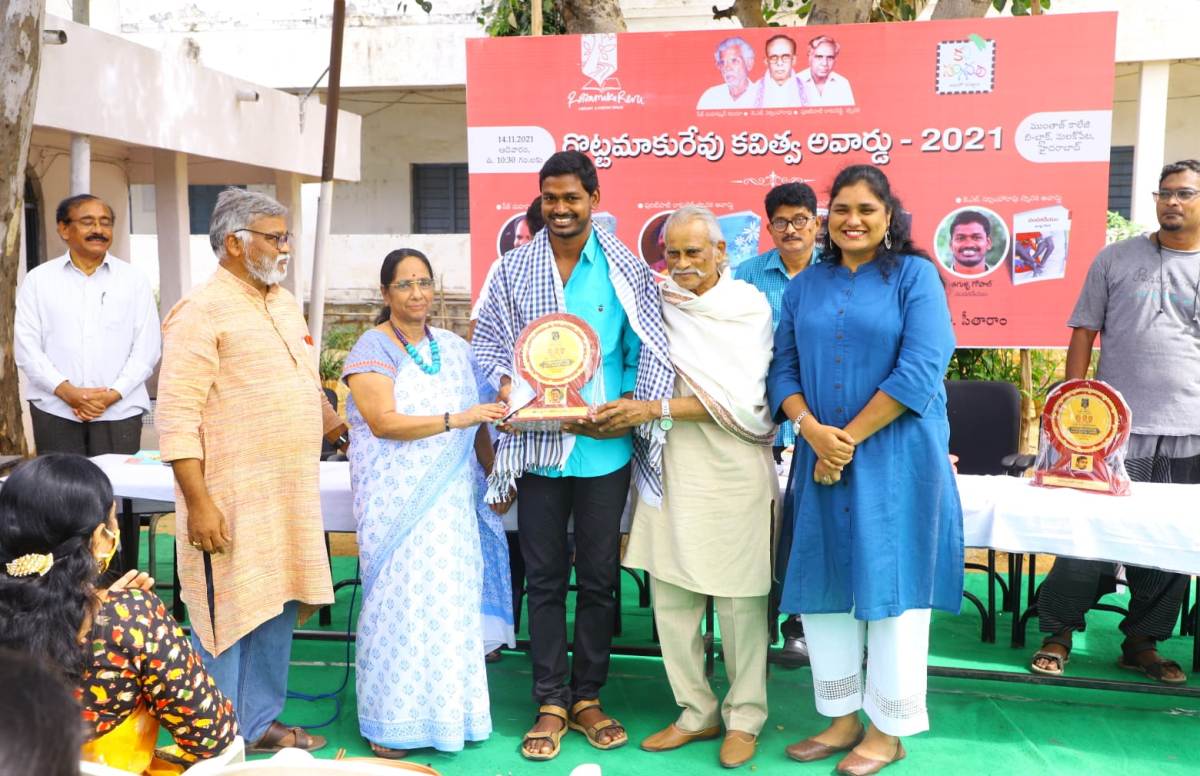 Rottamakurevu awards | కవిత్వం మనిషి జీవితంలో అంతర్లీనం : డాక్టర్‌ కె. శివారెడ్డి