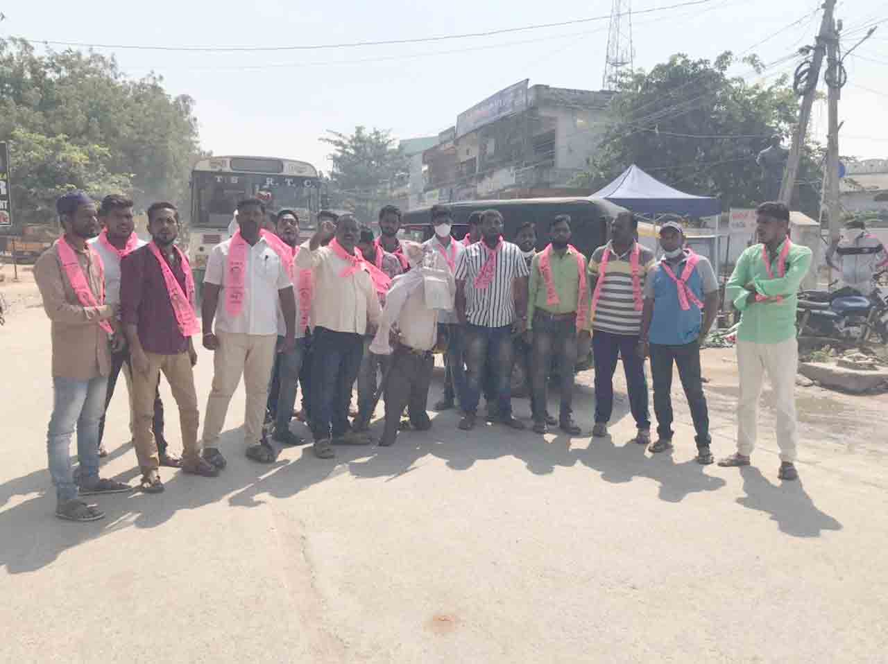 ఎంపీ ధర్మపురి అరవింద్‌ దిష్టిబొమ్మ దహనం..