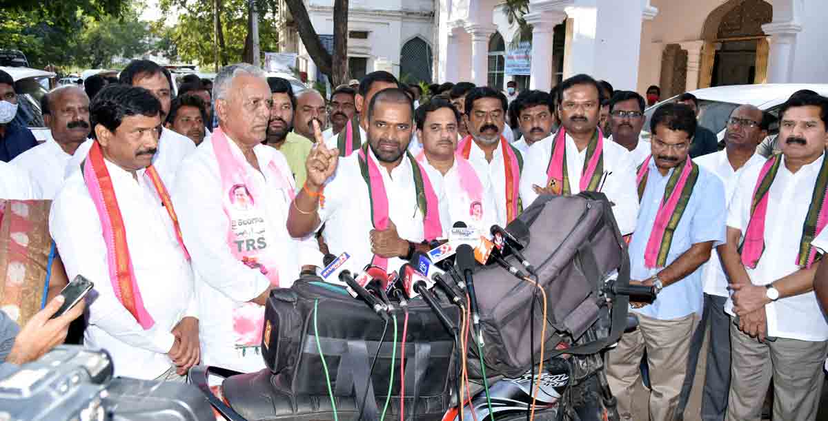 అభివృద్ధి చూసే ఆదరిస్తుండ్రు