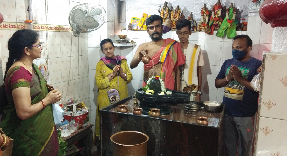 Karthika pooja | కార్తీక సోమవారం సందర్భంగా శివాల‌యాల్లో ప్ర‌త్యేక పూజ‌లు