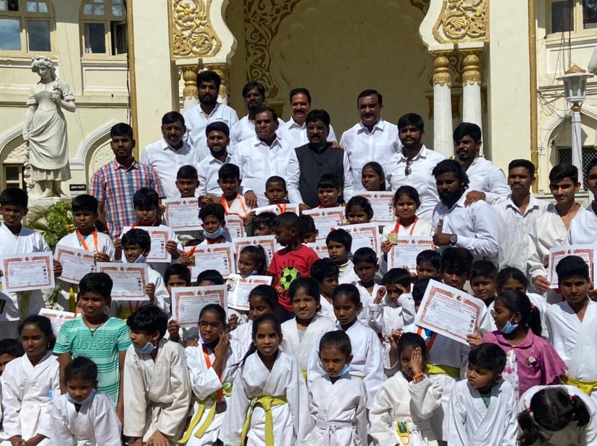 Martial arts | చిన్నారుల్లో క్రీడల పట్ల ఆసక్తిని పెంచాలి