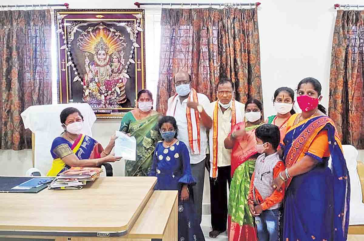 విమాన గోపురం స్వర్ణతాపడానికి విరాళాలు