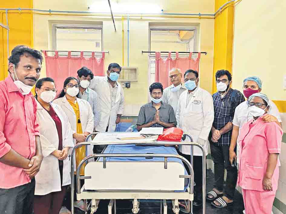 ‘కార్పొరేట్‌’లో బతకడన్నరు.. ‘గాంధీ’లో ప్రాణం పోశారు