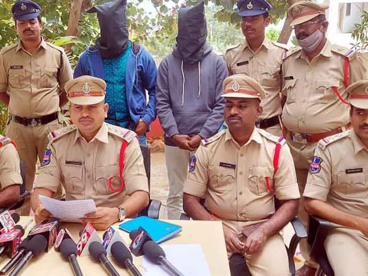 Tandur : రేషన్‌ బియ్యం దందాకు అడ్డు వస్తున్నాడని.. కారుతో ఢీకొట్టి రోడ్డు ప్రమాదంగా చిత్రీకరణ