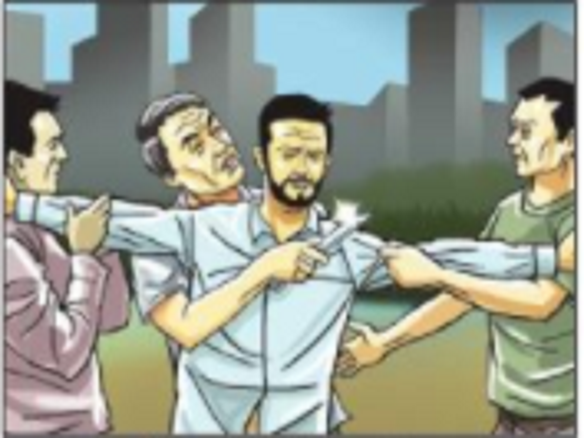 Robbery | యువకుడిని కత్తితో బెదిరించి దోపిడి