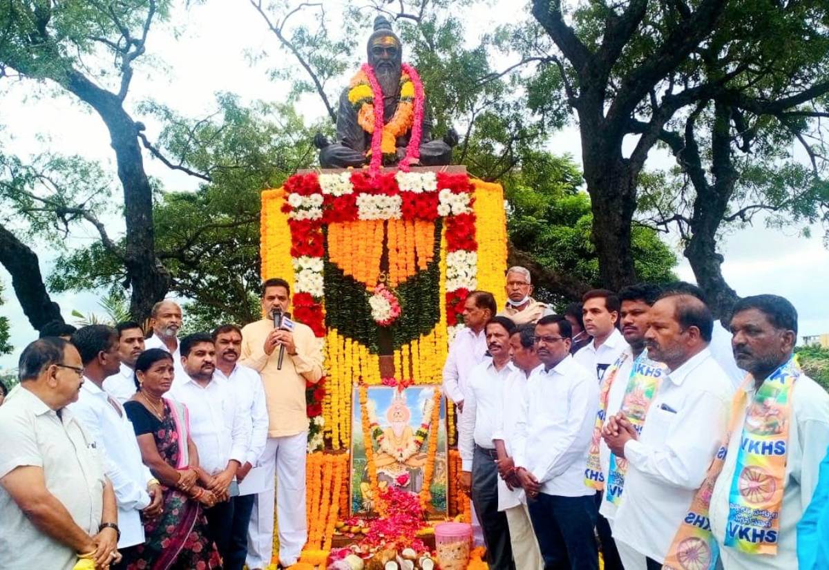 Brahmam garu | సకల జనుల హితం కోరిన గొప్ప సంఘసంస్కర్త పోతులూరి వీరబ్రహ్మం