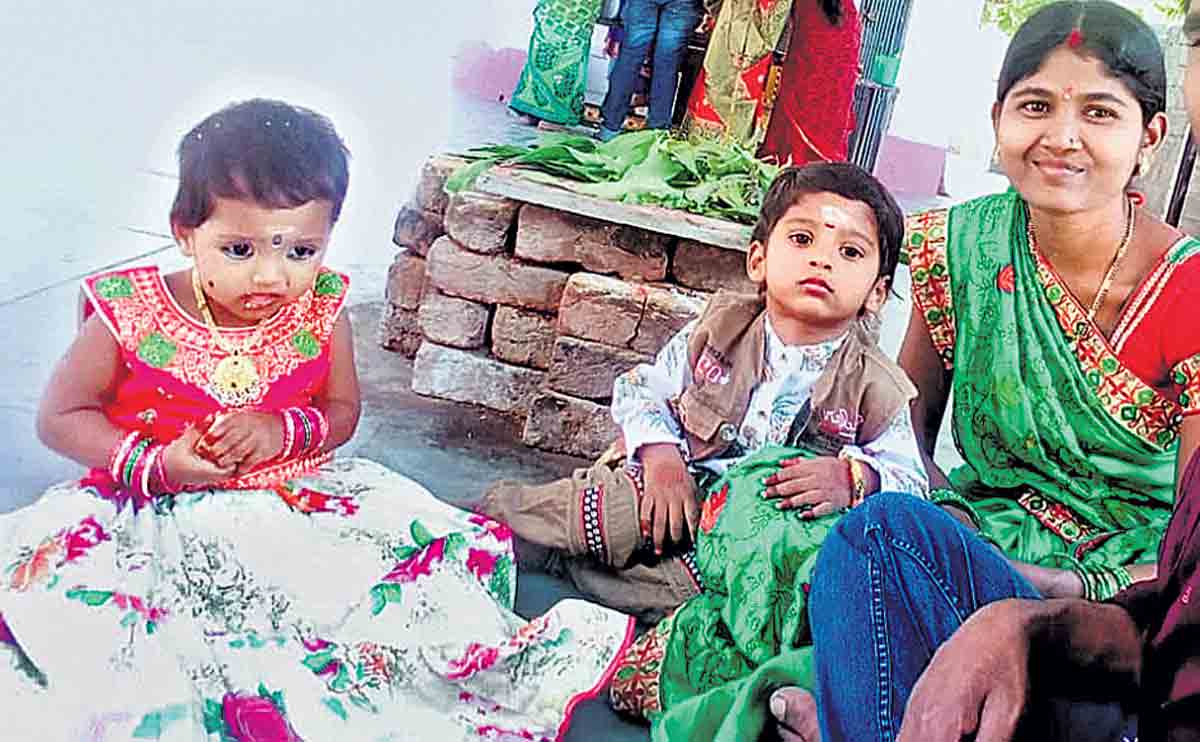 చెరువులో పడి తల్లి, ఇద్దరు పిల్లల మృతి!