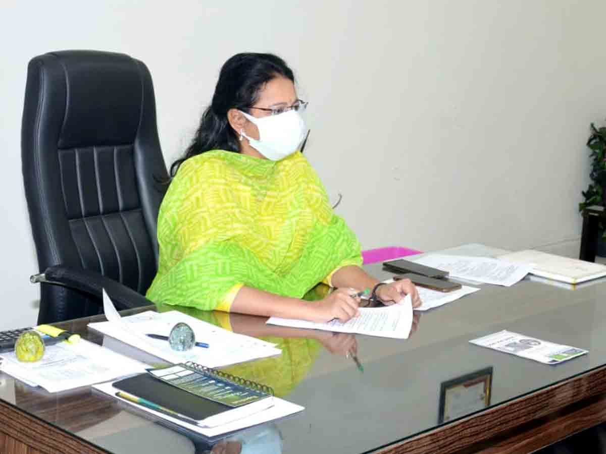 Vikarabad : అసంపూర్తిగా ఉన్న రహదారుల పనులు పూర్తి చేయాలి.. జిల్లా కలెక్టర్‌ నిఖిల