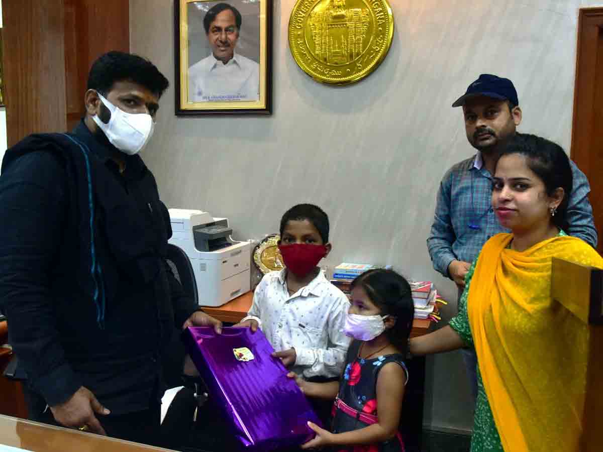 Rangareddy : అనాథలకు సర్కారు అండగా ఉంటుంది.. కలెక్టర్‌ అమోయ్‌కుమార్‌