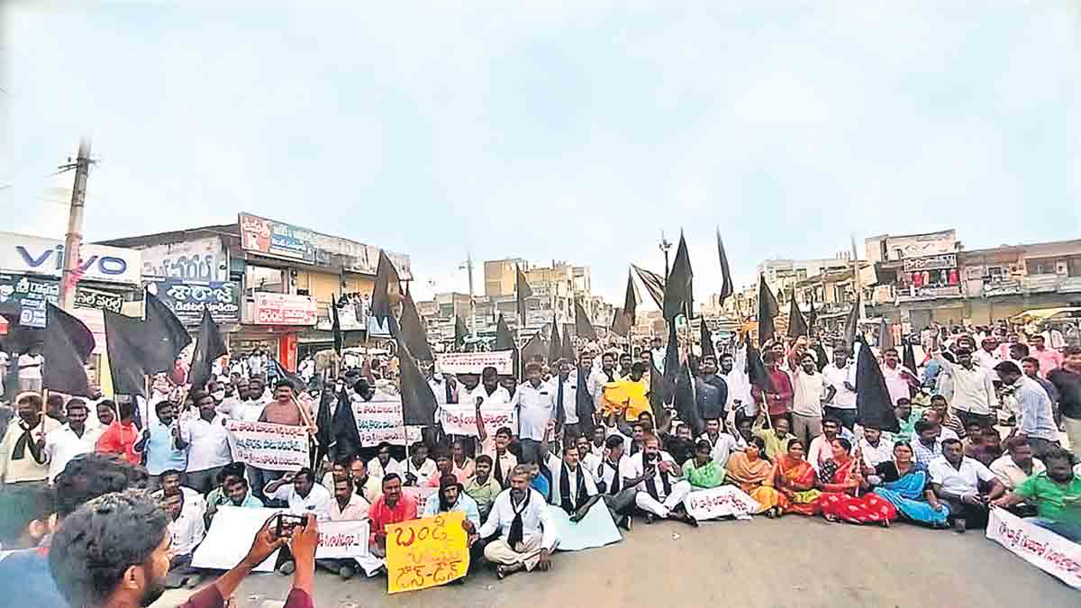 తొండి సంజయ్‌ని ఉరికించిండ్రు