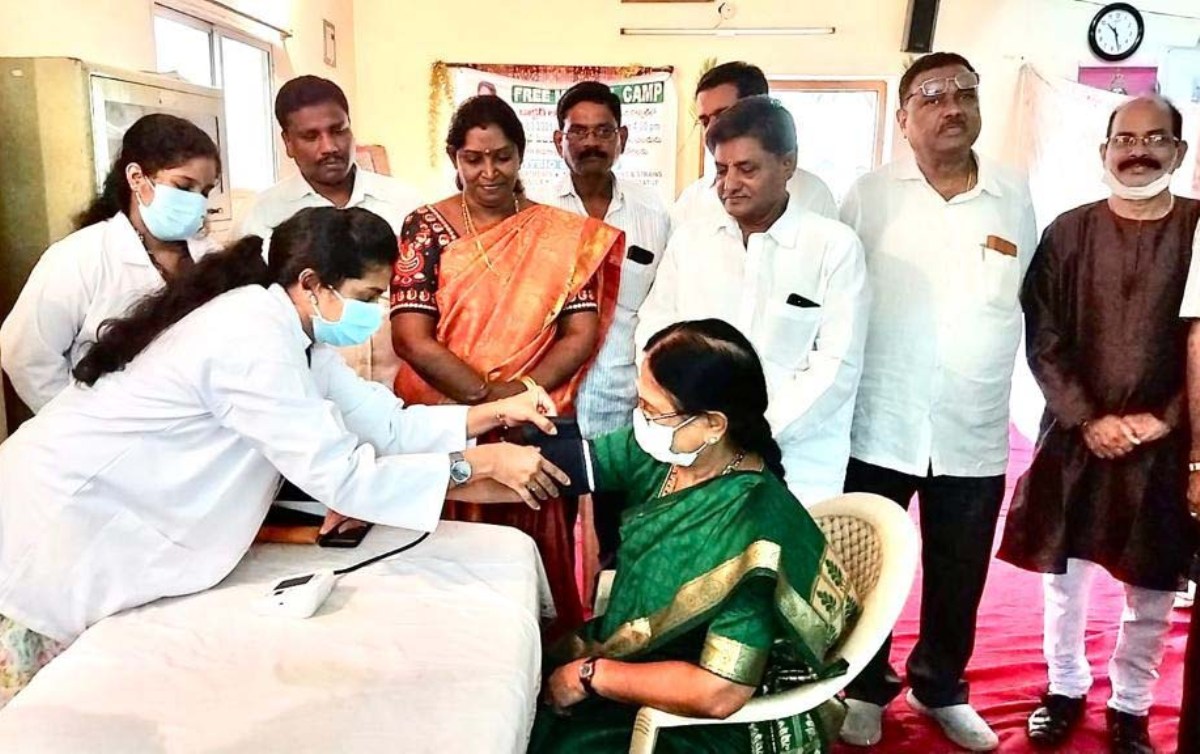 Senior citizens | వయోధికుల సామాజిక సేవలు అమూల్యం :   ఎమ్మెల్సీ వాణీదేవి