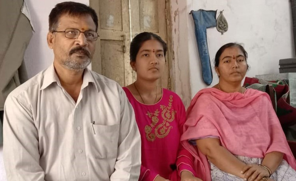 Help for study | ఆదుకుంటే.. చదువుకుంటా.. విదేశీ విద్యకు పేదరికం అడ్డు..