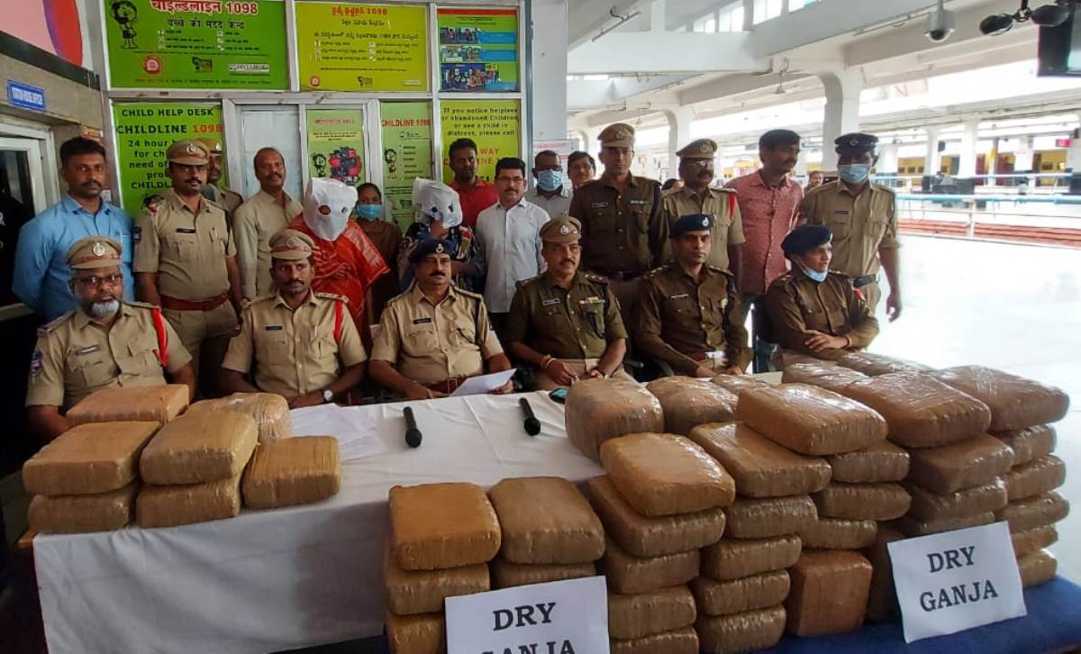 Marijuana | కోనార్క్​‍ ఎక్స్​​‍ప్రెస్ రైల్లో గంజాయి పట్టివేత‌.. ఇద్దరు మహిళల అరెస్టు