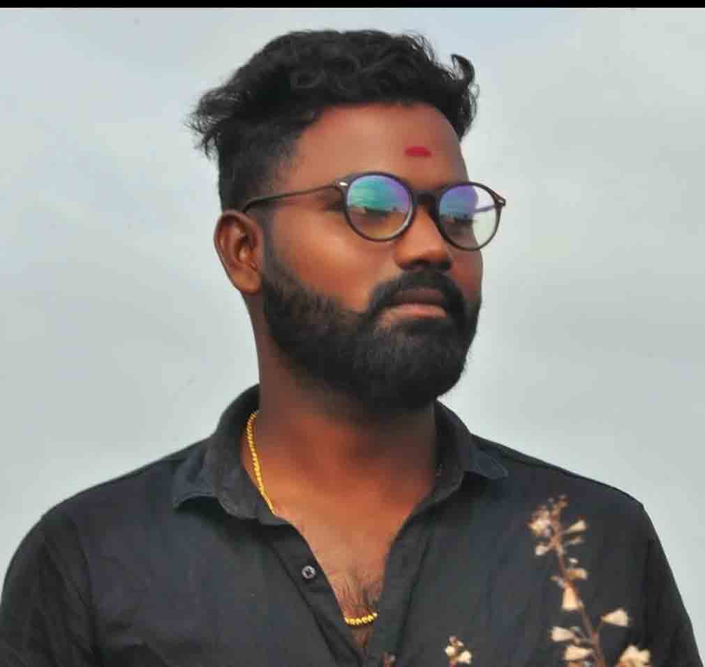 రోడ్డు ప్రమాదంలో టీఆర్‌ఎస్‌ సోషల్‌ మీడియా కన్వీనర్‌ మృతి