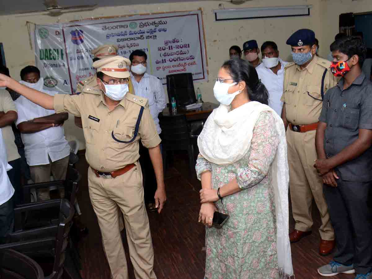 Vikarabad : ఎలాంటి సమస్యలు లేకుండా దరఖాస్తులు స్వీకరించాలి.. వికారాబాద్‌ జిల్లా కలెక్టర్‌ నిఖిల